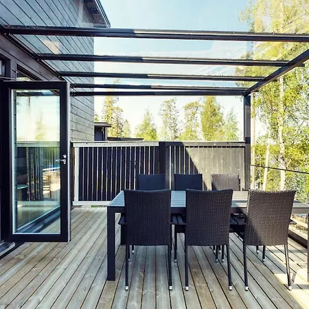 Karina - Beachfront With Jacuzzi Willa