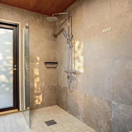 Karina - Beachfront With Jacuzzi Porvoo