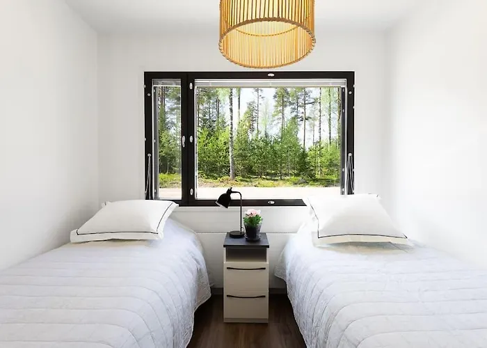 Karina - Beachfront With Jacuzzi Borgå