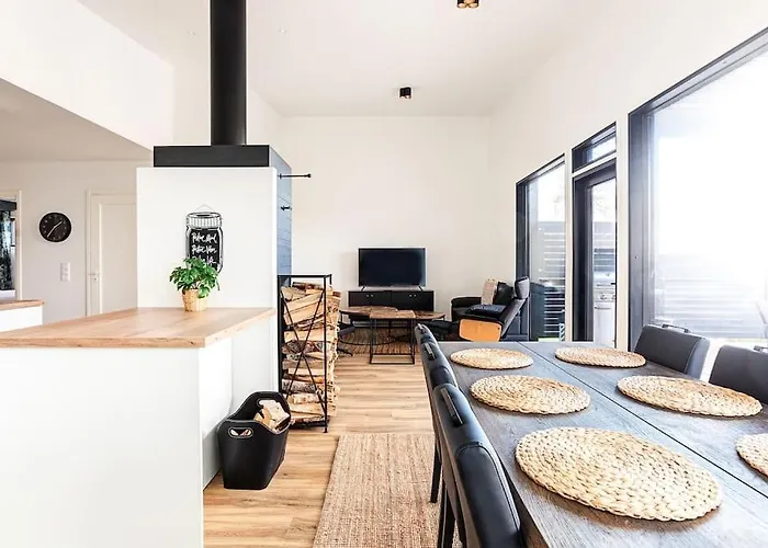 Karina - Beachfront With Jacuzzi Villa Borgå