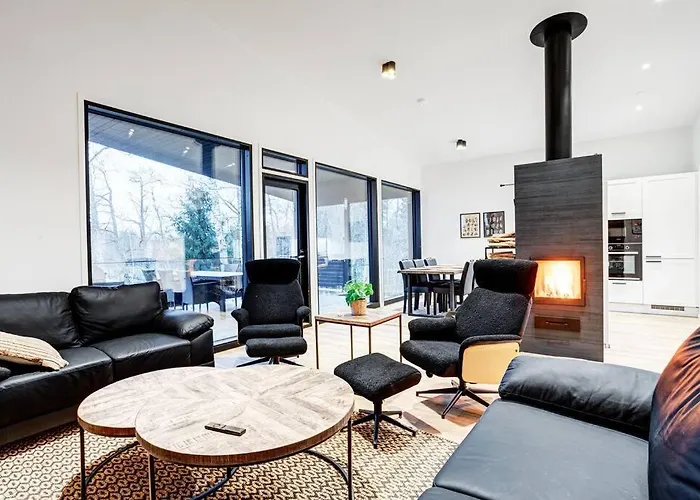 Karina - Beachfront With Jacuzzi Villa Borgå